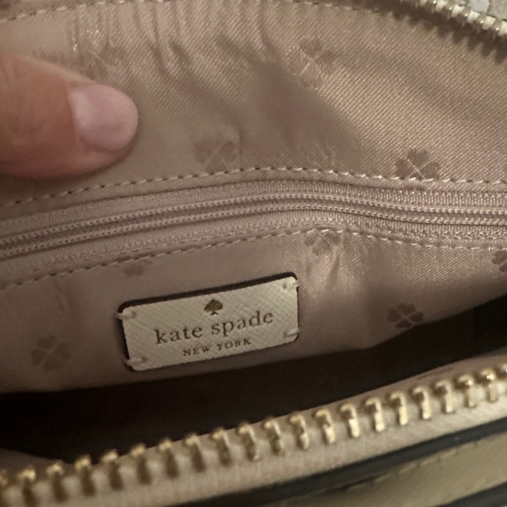 Kate Spade Ivory Crossbody Bag with Gold Chain - Picture 4 of 6